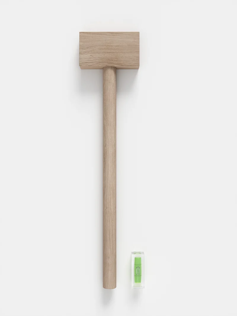 Part – Wooden hammer and water level